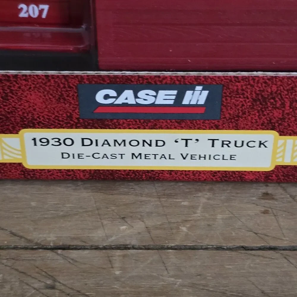 Ertl CASE 1930 Diamond ‘T’ Truck Die-Cast Metal Vehicle Coin Bank Red 1988